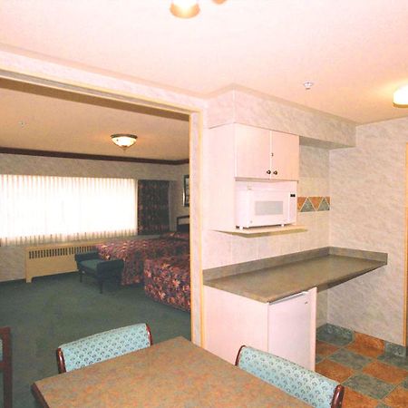 Robsonstrasse Hotel & Suites Ванкувер Номер фото