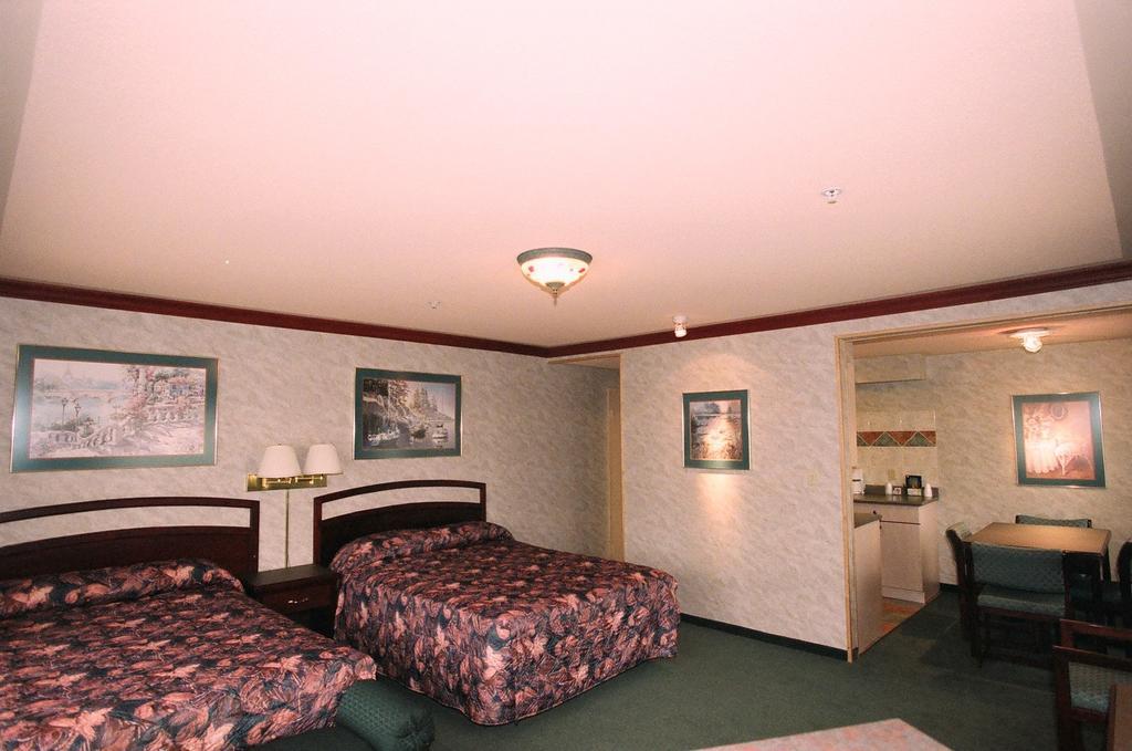 Robsonstrasse Hotel & Suites Ванкувер Номер фото